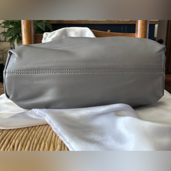 🖤 Badgley Mischka Gray Slouchy Shoulder Bag Soft Faux Leather Chain Strap NWT - Picture 8 of 13